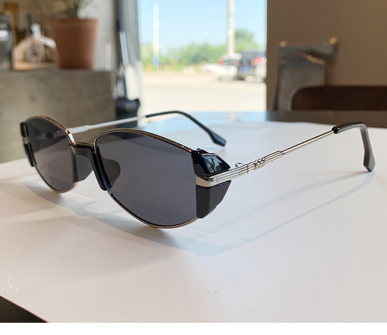 แว่นดำ ทรงรี กรอบโลหะ สุดเก๋ สินค้าพร้อมส่ง