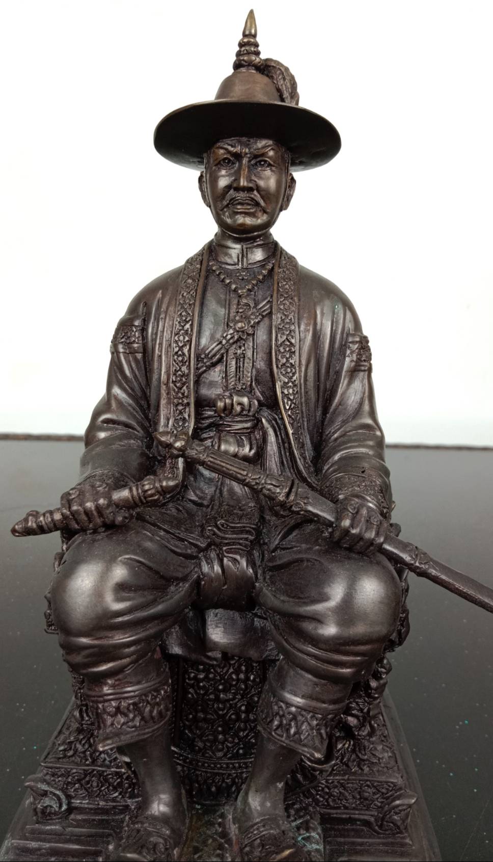 483.พระบรมรูปหล่อสมเด็จพระเจ้าตากสินมหาราช ทรงประทับนั่งบัลลังก์