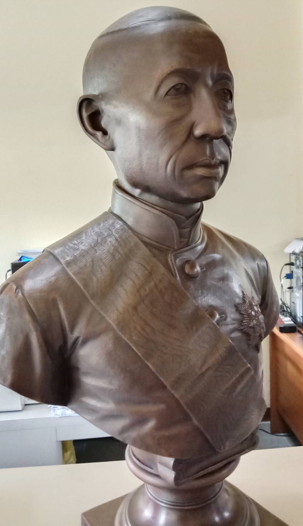 440.พระบรมรูปครึ่งพระองค์ รัชกาลที่4 พระบาทสมเด็จพระจอมเกล้าเจ้าอยู่หัว(องค์ใหญ่)