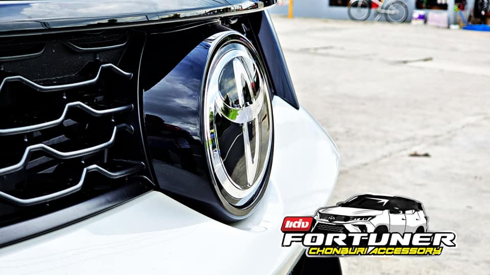 โลโก้แก้วสำหรับด้านหน้า แท้ศูนย์ โตโยต้า ฟอร์จูนเนอร์