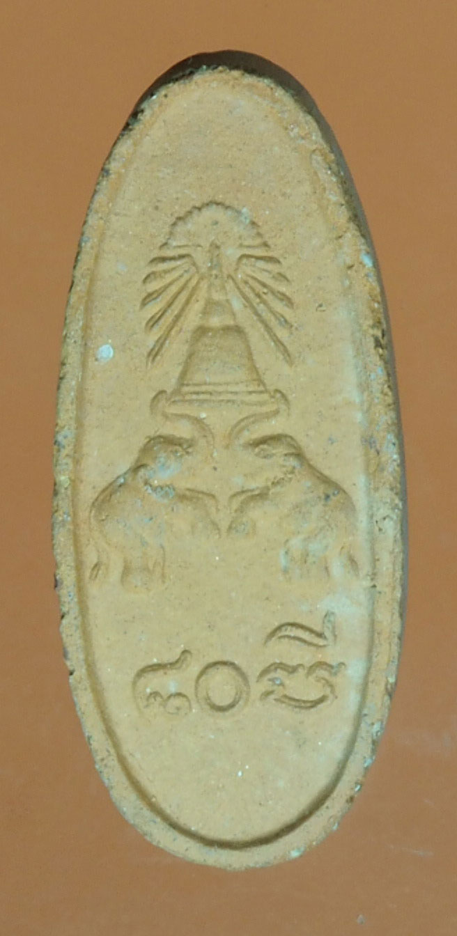 A367 พระพุทธอุ้มบาตร หลังช้างคู่ เนื้อดินผสมผง ไม่ทราบที่และปีสร้าง 9.1