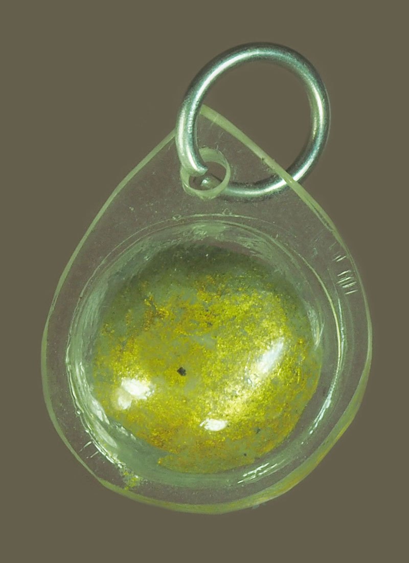 A5668 ลูกอมลงบรอนซ์ เลี่ยมพลาสติกยุคเก่าวินเทจ ไม่ทราบที่และปีสร้าง 12