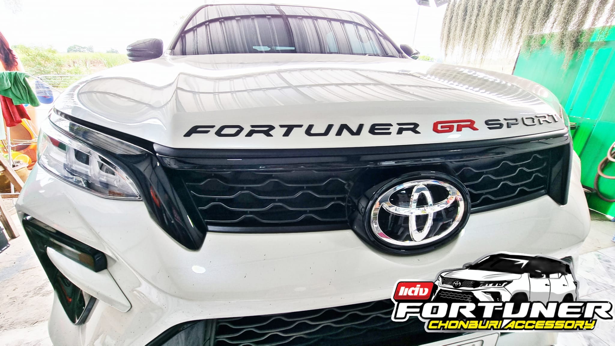 ตัวอักษรฝากระโปรงหน้า GRsport โตโยต้า ฟอร์จูนเนอร์