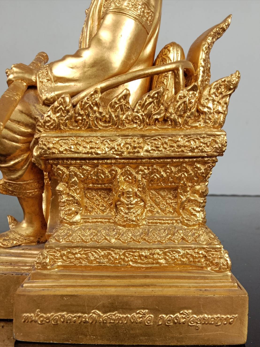 593.พระบรมรูปหล่อสมเด็จพระเจ้าตากสินมหาราช ทรงประทับนั่งบัลลังก์