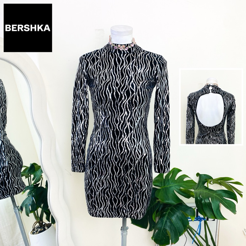 ไซด์ XS แบรนด์ bershaka แท้ 100%🌸เดรส คอปีน แขนยาว งานเกล็ดวิบวับ สีเงิน/ดำ ใส่ออกงาน ทรงเข้ารูป เดรสออกงาน ชุดปาร์ตี้