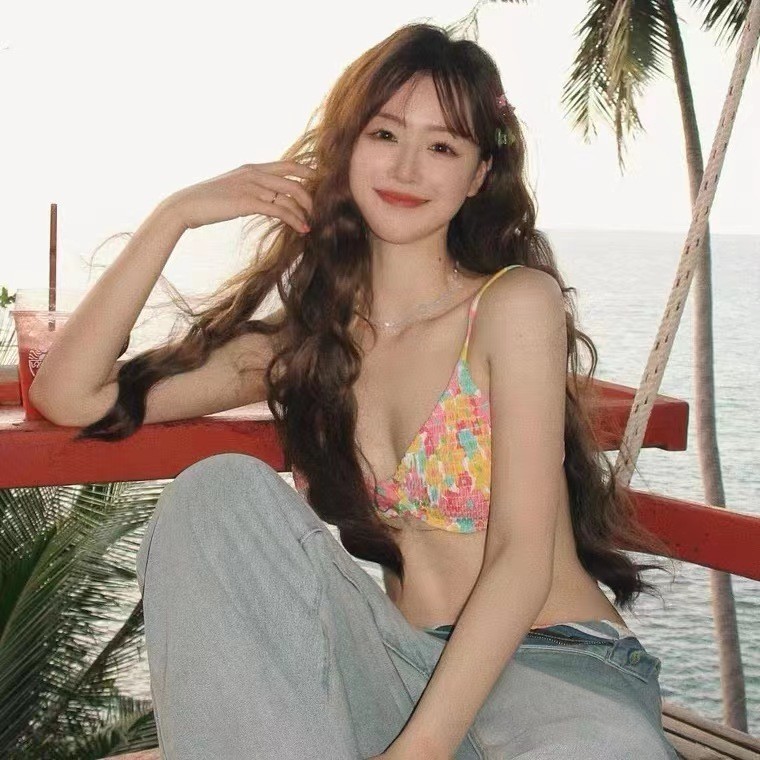 ชุดเที่ยวทะเล ชุดว่ายน้ำ บิกินี่ ฤดูร้อนลายดอกไม้บิกินี่ดันทรง พร้อมส่งในไทย SW060