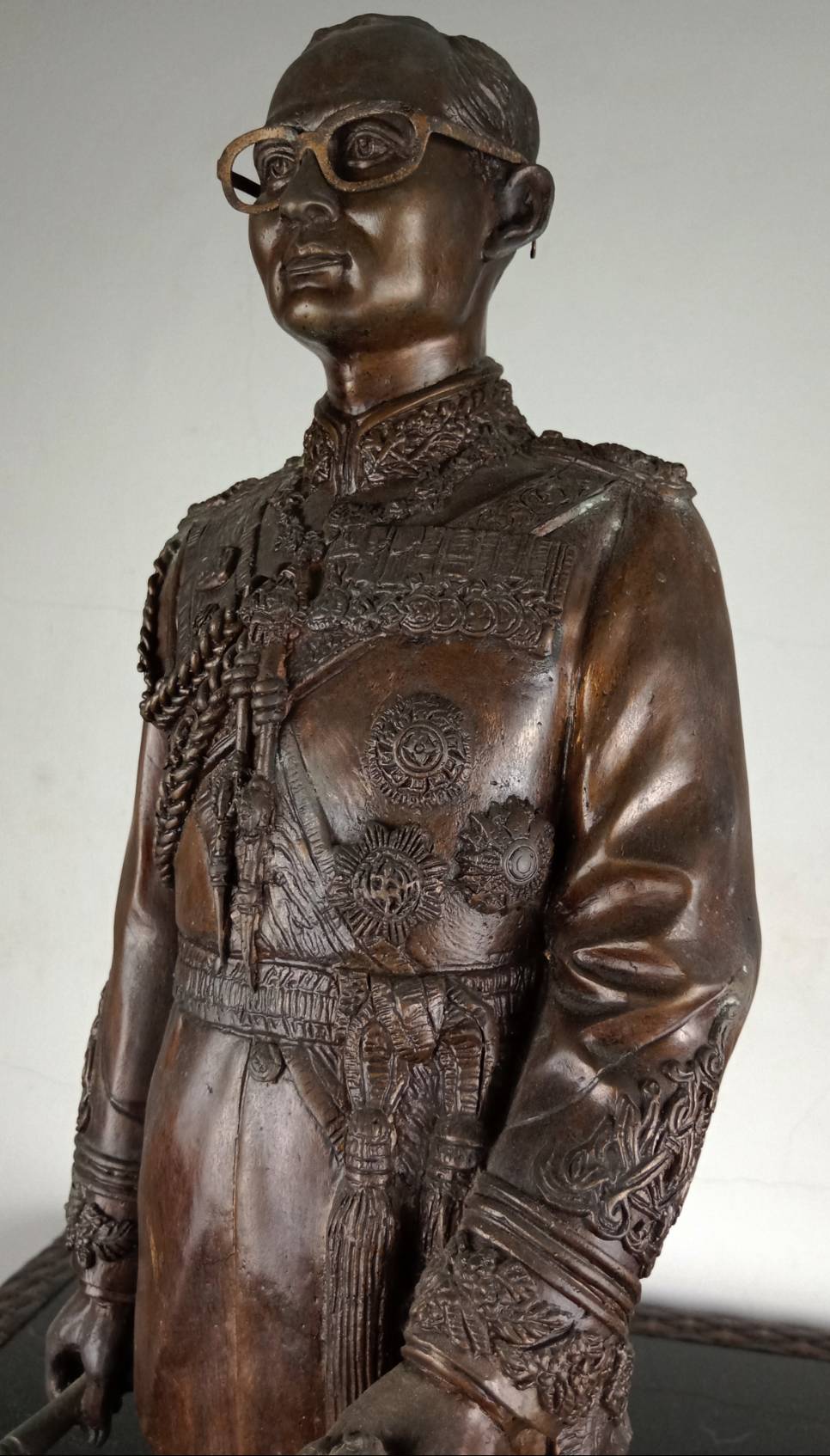 30.พระบรมรูปหล่อโลหะในหลวงรัชกาลที่9 พระบาทสมเด็จพระปรมินทรมหาภูมิพลอดุลยเดช(รมดำ)