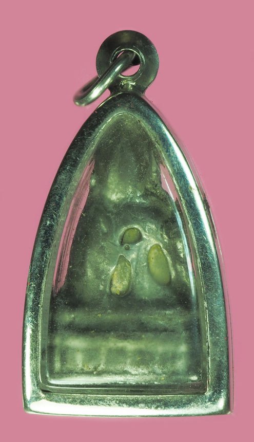 A5484 พระชัยวัฒน์ หลวงพ่อดำ วัดกุฏี ปราจีนบุรี ฝังเขี้ยวหมาป่า สภาพล้างผิวเลี่ยมกรอบสแตนเลส 13