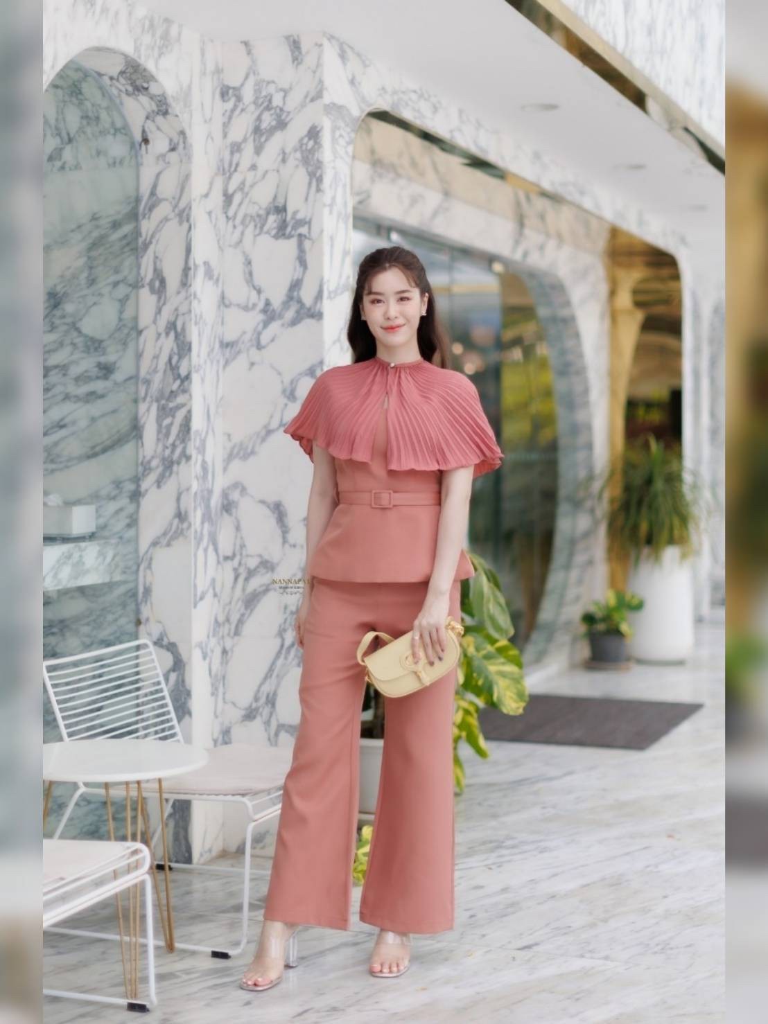 ❄️ S ❄️ ป้าย NANNAPAT Set 4 ชิ้น เสื้อ กางเกง ผ้าคลุมไหล่อัดพลีทและเข็มขัด