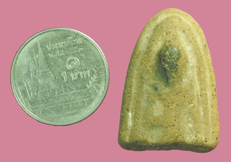 A5648 พระเนื้อดินเก่า สภาพหักครึ่ง เก่าไม่ทราบที่แลุะุปีสร้าง 9.1