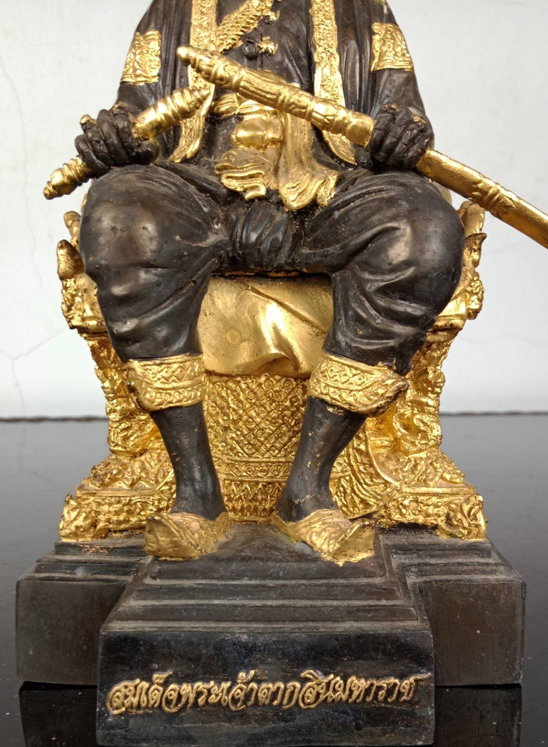 424.พระบรมรูปหล่อสมเด็จพระเจ้าตากสินมหาราช ทรงประทับนั่งบัลลังก์