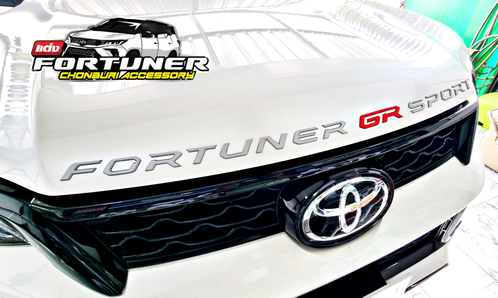 ตัวอักษรฝากระโปรงหน้า GRsport โตโยต้า ฟอร์จูนเนอร์