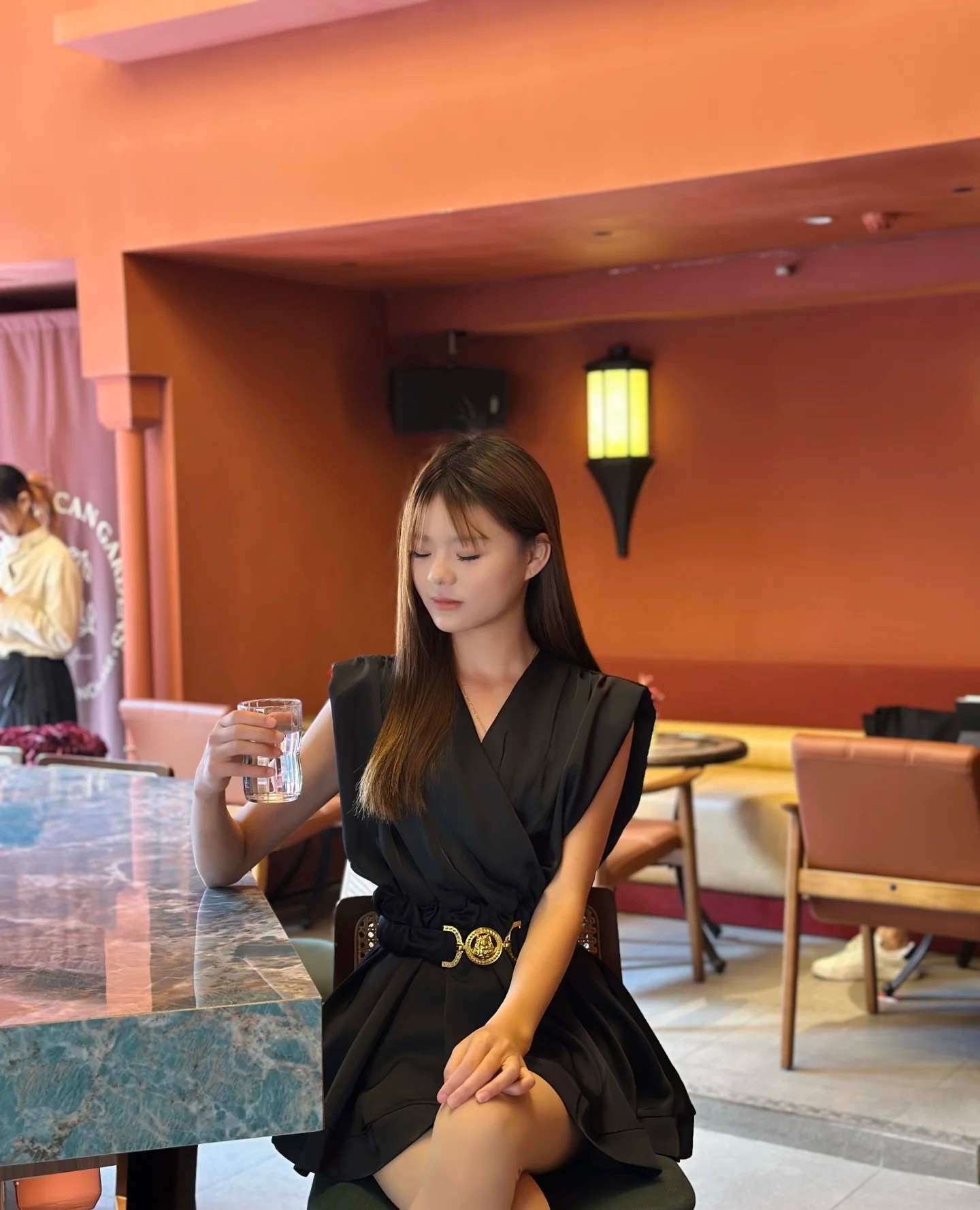 เสื้อแขนกุด แถมเข็มขัดอะไหล่ พร้อมส่งในไทย GB7217