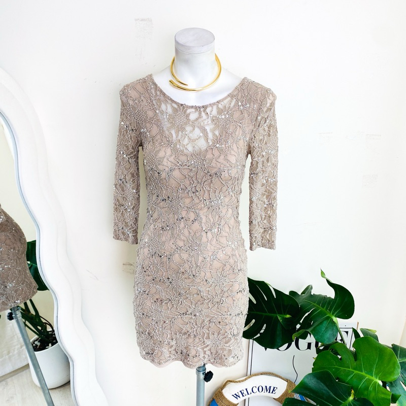 ไซด์ XS แบรนด์ chelsea แท้ 100%🌸เดรส ลูกไม้ Luxury งานเกล็ดวิบวับ พรีเมี่ยม สีครีม เดรสลูกไม้ เดรสออกงาน ชุดปาร์ตี้