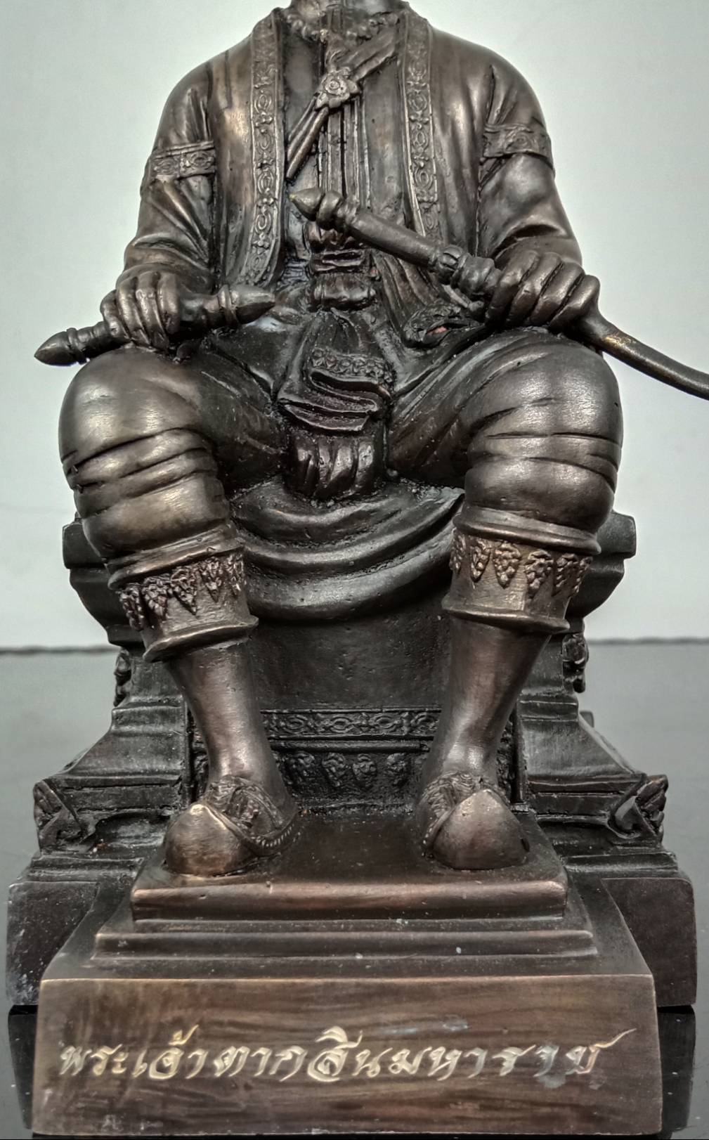 481.พระบรมรูปหล่อสมเด็จพระเจ้าตากสินมหาราช ทรงประทับนั่งบัลลังก์