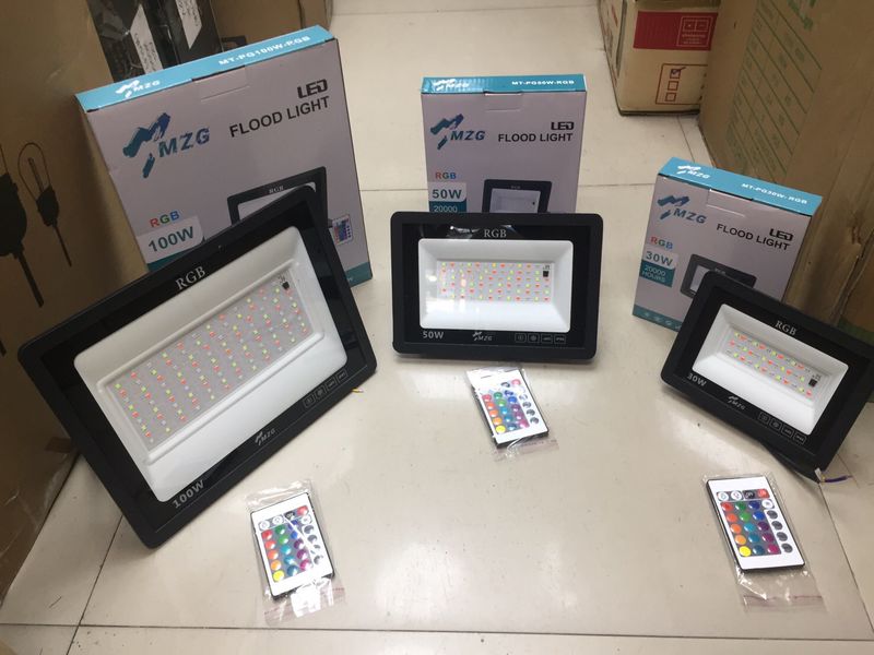 โคมฟลัดไลท์แอลอีดีพลังงานแสงอาทิตย์ 50วัตต์ RGB
