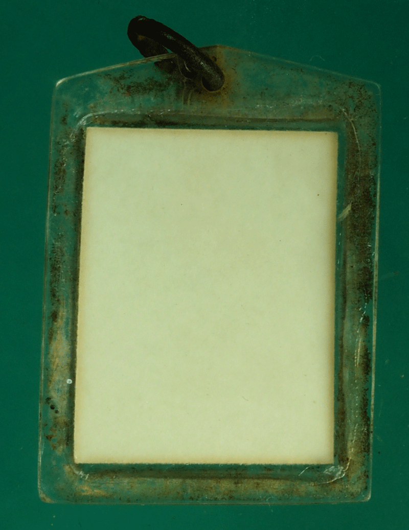 B2553 รูปถ่ายไม่ทราบอาจารย์ เลี่ยมพลาสติกเก่า 4