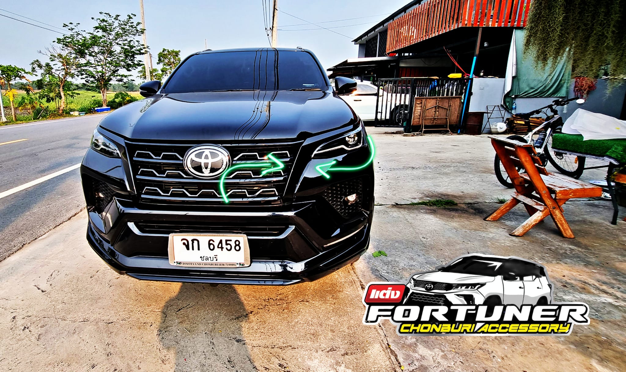 คิ้วไฟหน้าดำเงาแท้ศูนย์ โตโยต้า ฟอร์จูนเนอร์ สำหรับรุ่น Mc แปลงเป็น Commander