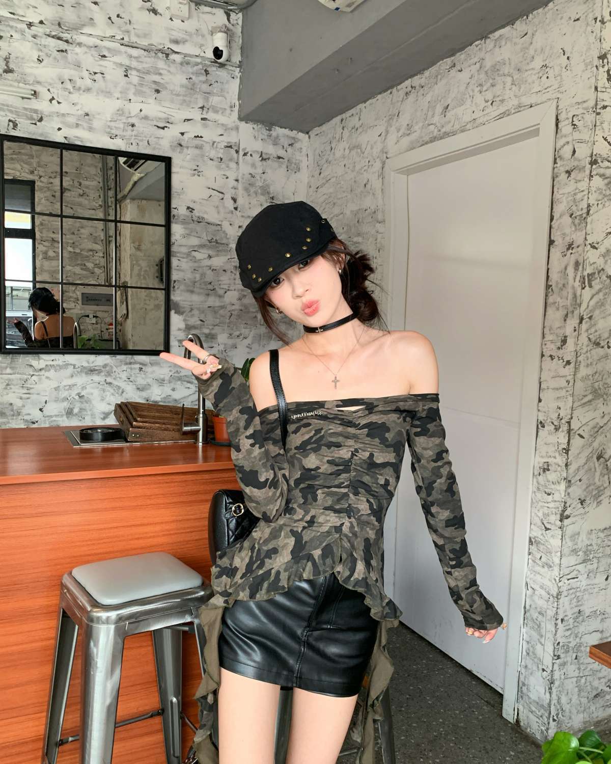 เสื้อปาดไหล่ ทหาร แขนยาว พร้อมส่งในไทย CN1161