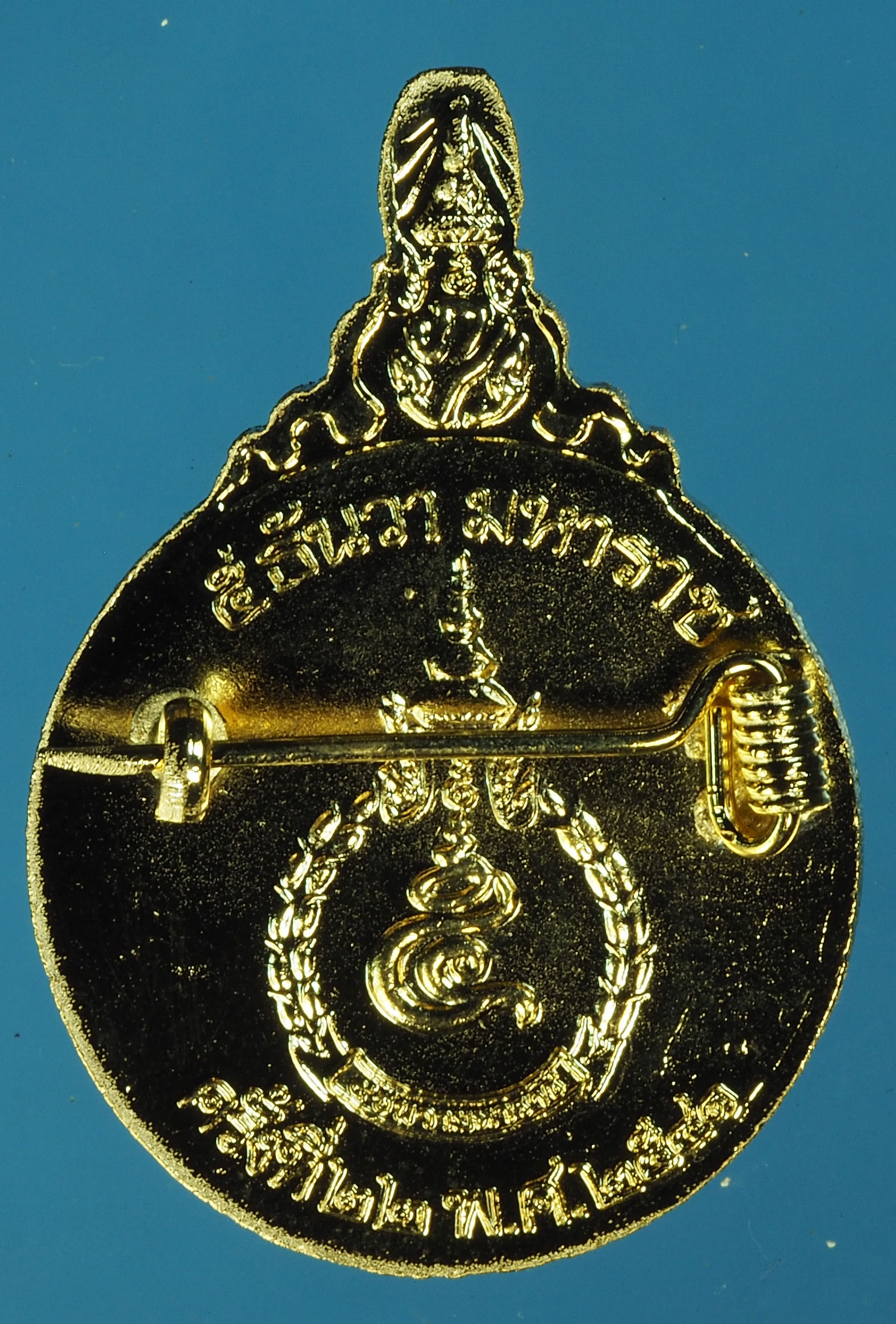 A641 เข็มกลัดในหลวงรัชกาลที่ 9 วันที่ 5 ธันวามหาราช กระหลั่ยทอง 5