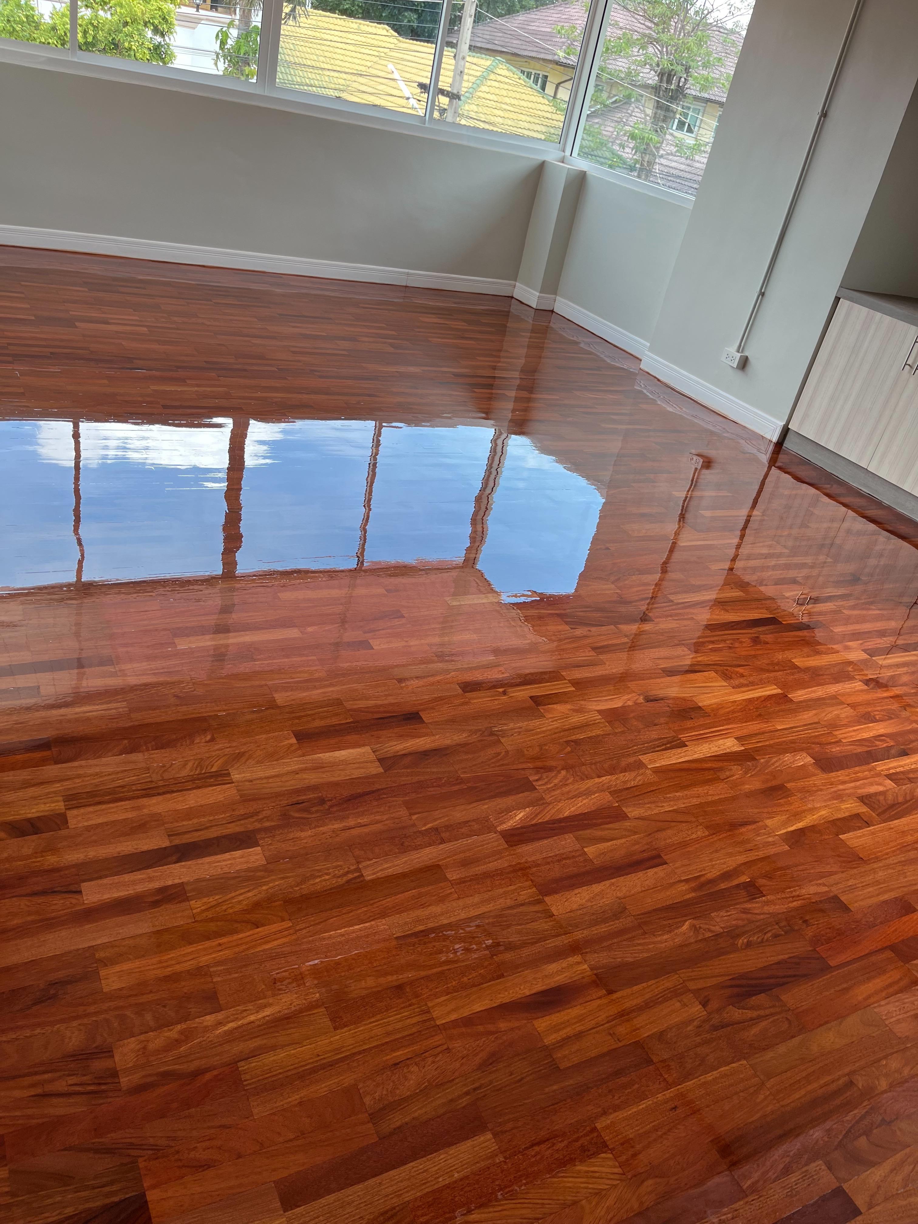 ช่างซ่อมพื้นไม้ปาร์เก้