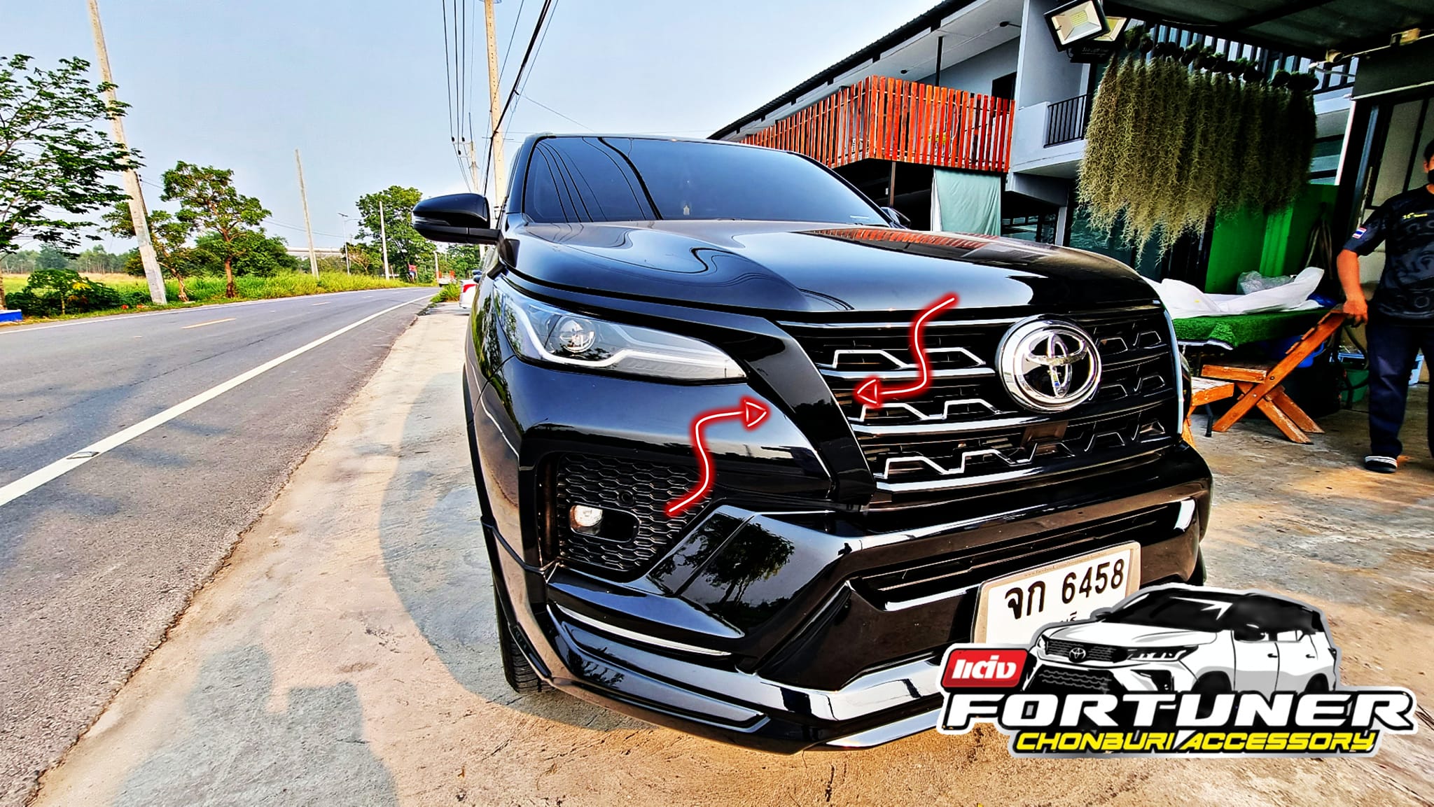 คิ้วไฟหน้าดำเงาแท้ศูนย์ โตโยต้า ฟอร์จูนเนอร์ สำหรับรุ่น Mc แปลงเป็น Commander
