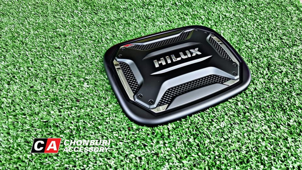 ชุดแต่งฝาปิดถังน้ำมันแท้ Toyota ฟอร์จูนเนอร์