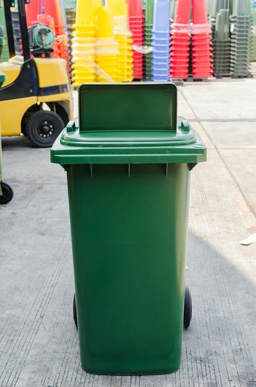 ถังขยะพลาสติก มีล้อเลื่อน ฝา1ช่องทิ้ง ขนาด 240 ลิตร