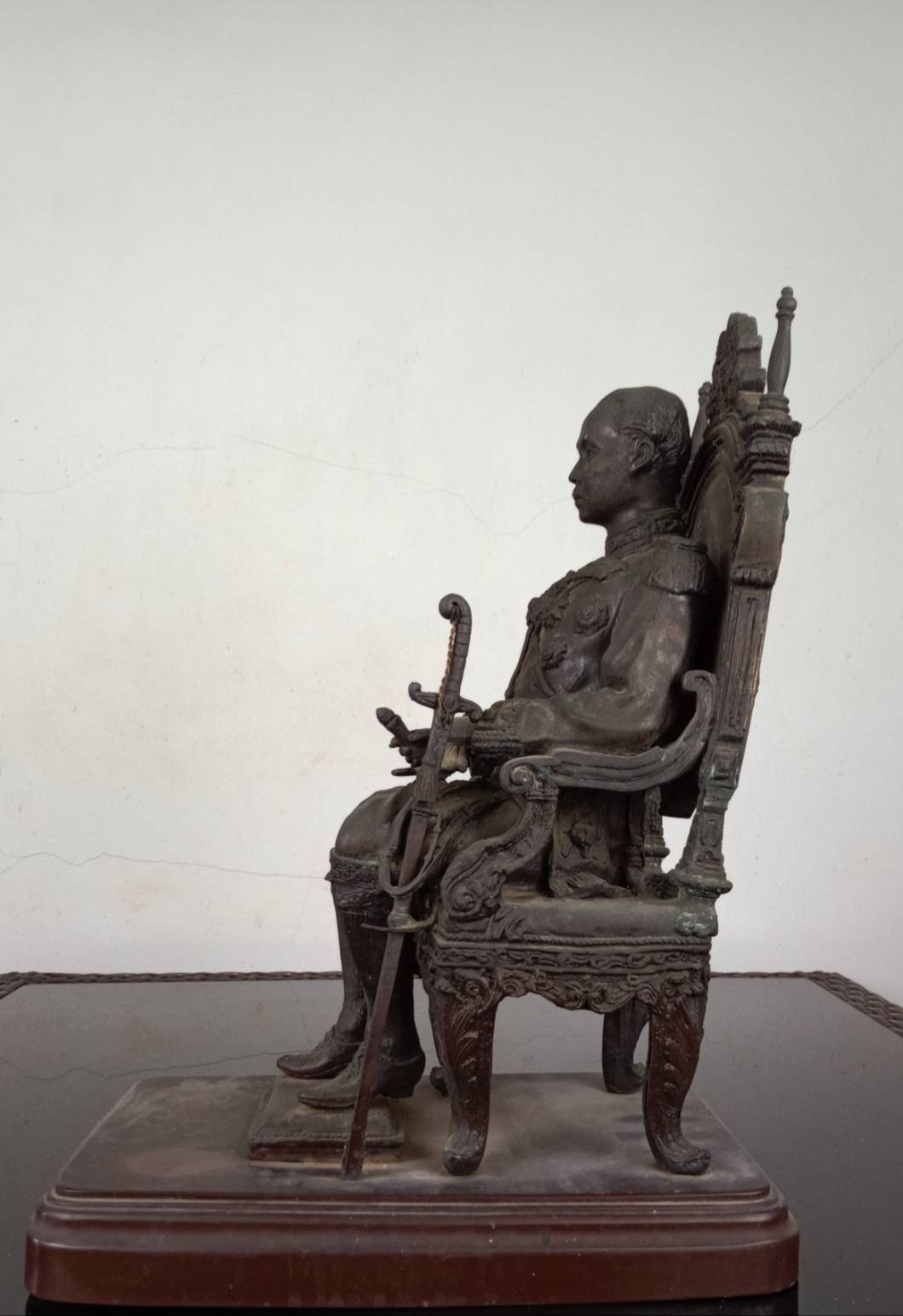 486.พระบรมรูปหล่อในหลวงรัชกาลที่5 พระบาทสมเด็จพระปรมินทรมหาจุฬาลงกรณ์ พระจุลจอมเกล้าเจ้าอยู่หัว ทรงประทับนั่งบัลลังก์(องค์ใหญ่)