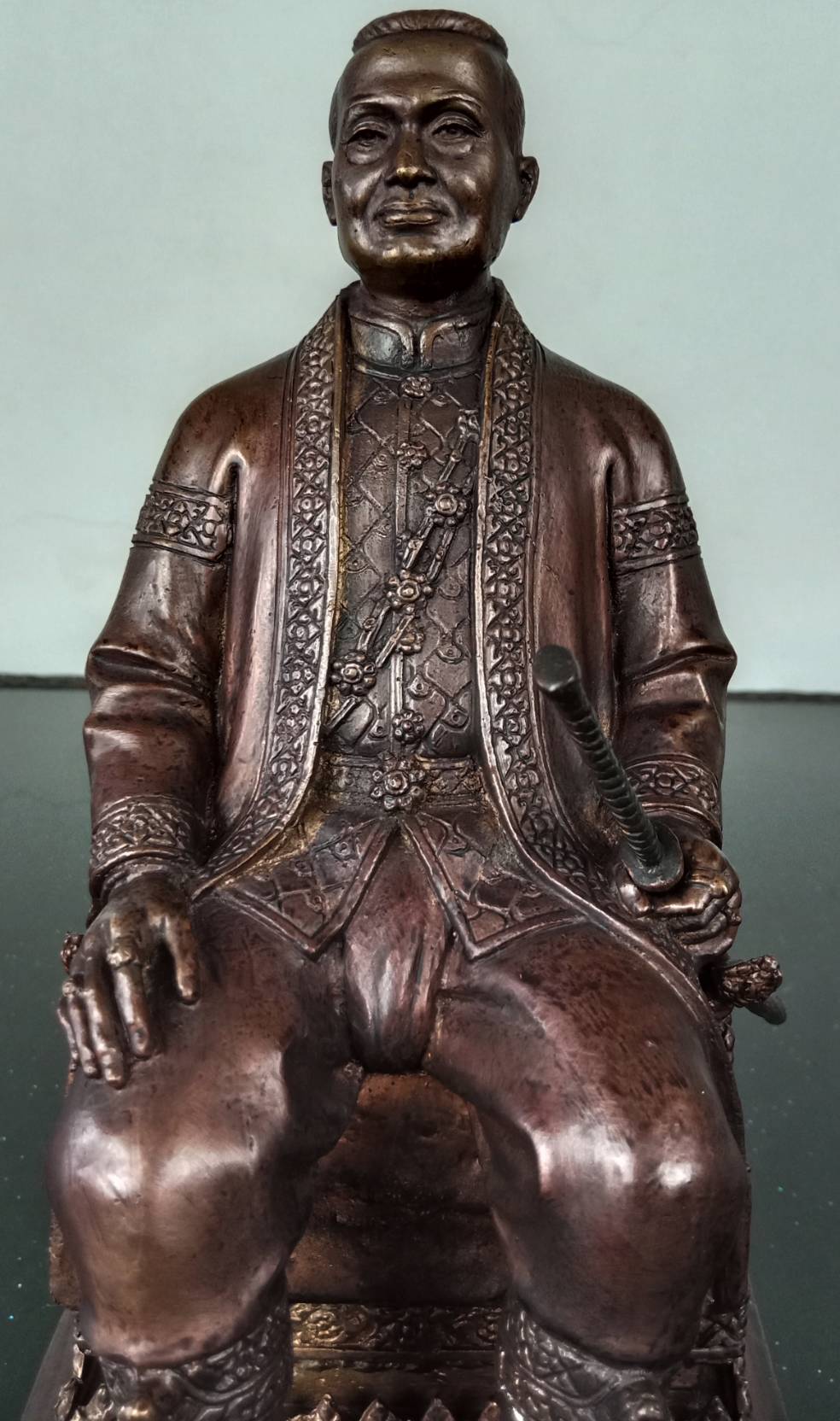 564.พระบรมรูปหล่อในหลวงรัชกาลที่ 3 พระบาทสมเด็จพระปรมาธิวรเสรฐมหาเจษฎาบดินทรฯ พระนั่งเกล้าเจ้าอยู่หัว ทรงประทับบนพระที่นั่งราชยานพุดตานทอง