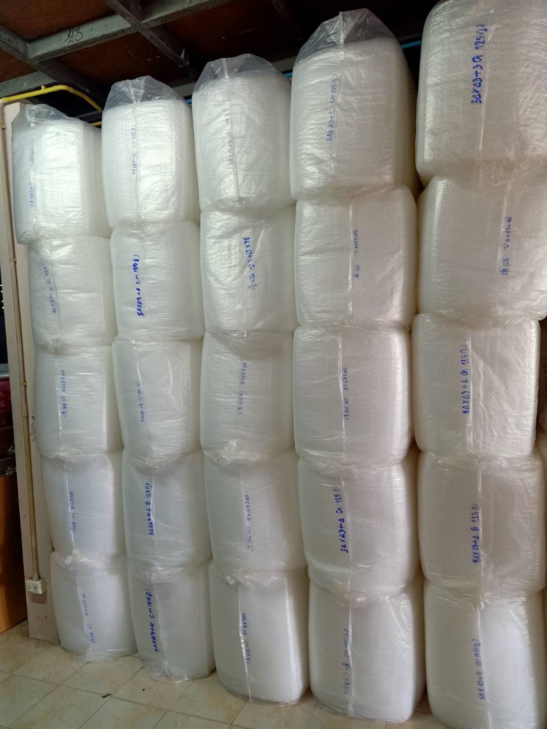 AIR BUBBLE SHEET, 10x 10 cm (บรรจุ200 แผ่น/แพ็ค) ราคา 0.20 บาท/แผ่น สังผลิตตามขนาดที่ลูกค้าระบุได้ ทราบราคาทันที