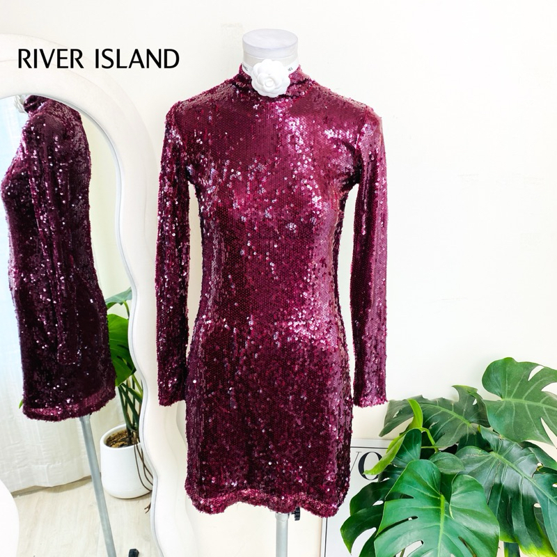 ไซด์ M แบรนด์ River island แท้ 100%🌸เดรส คอปีน งานเกล็ดวิบวับ สีแดงไวน์ ใส่ออกงาน ทรงเข้ารูป เดรสออกงาน ชุดปาร์ตี้