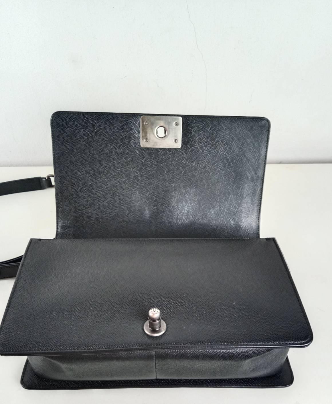 Chanel boy 10" Caviar RHW holo25 Very good condition FULLSET