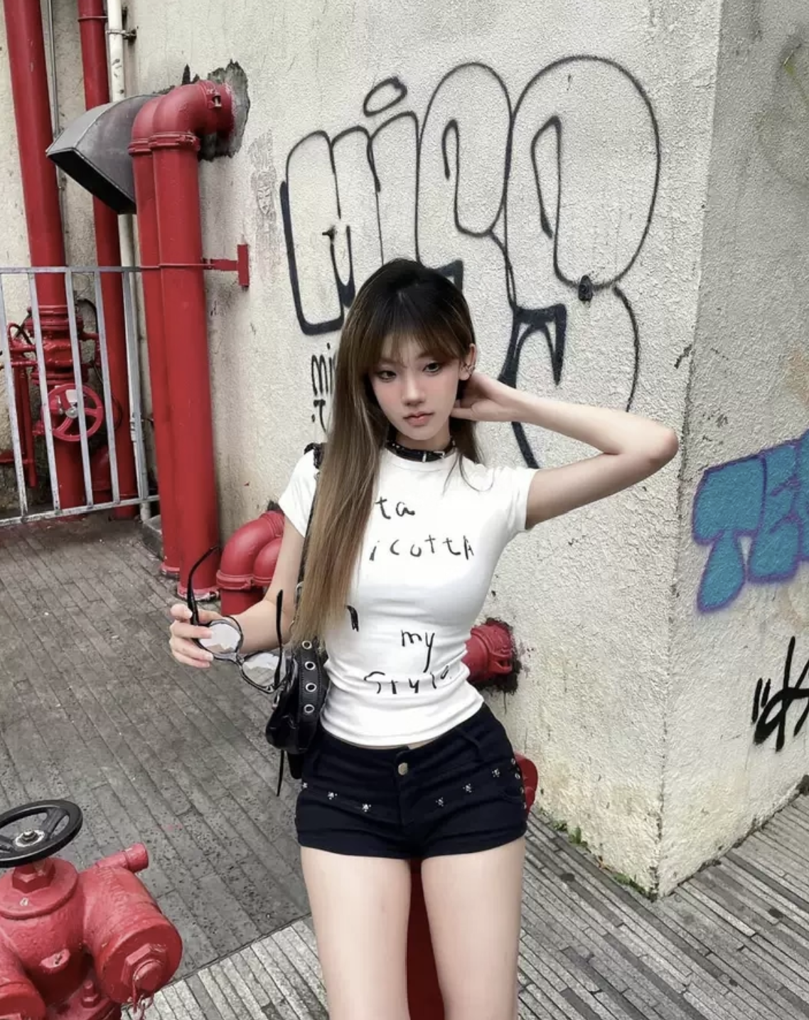 กางเกงขาสั้น เอวต่ำ แต่งหมุด KT8878 พร้อมส่งในไทย