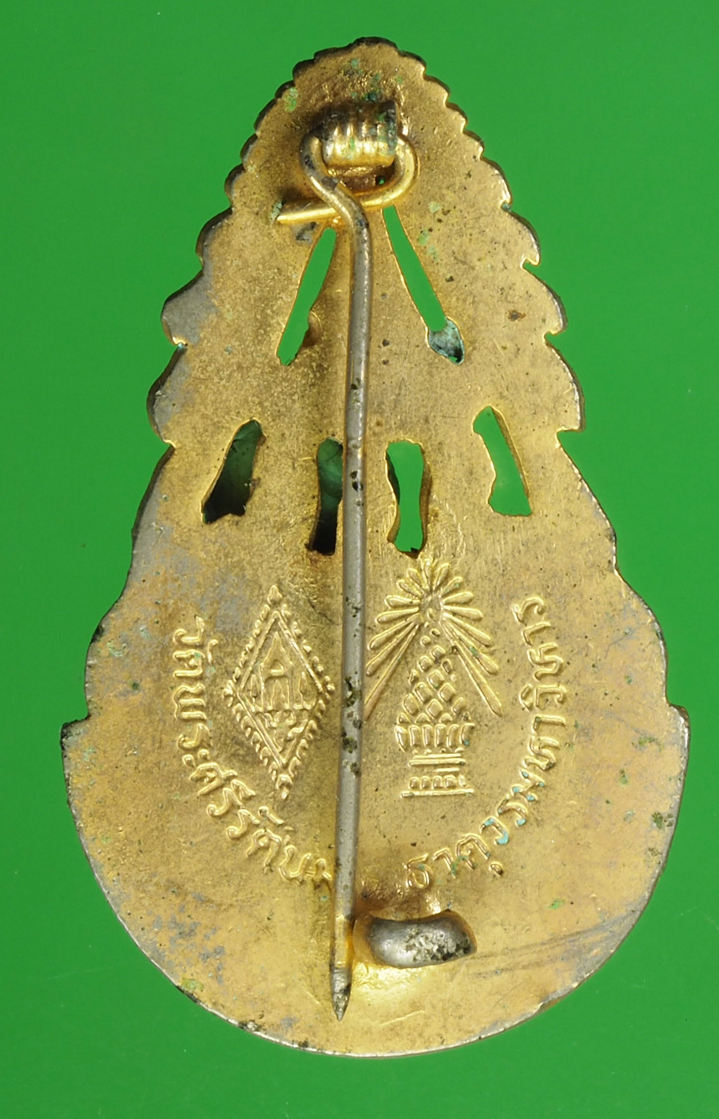 A237 เข็มกลัดพระพุทธชินราช ไม่ทราบปี ลงยากระหลั่ยทอง 54