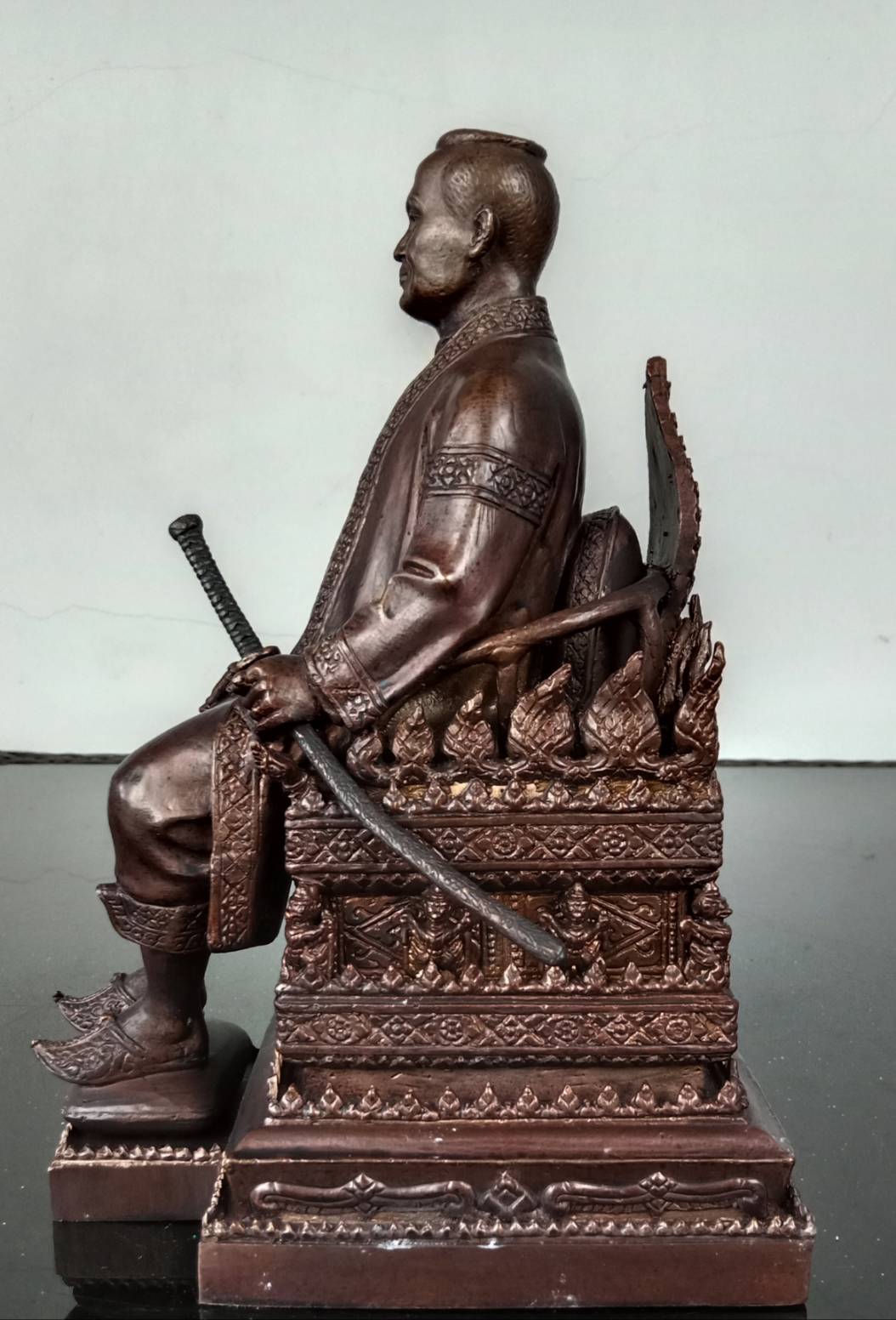 564.พระบรมรูปหล่อในหลวงรัชกาลที่ 3 พระบาทสมเด็จพระปรมาธิวรเสรฐมหาเจษฎาบดินทรฯ พระนั่งเกล้าเจ้าอยู่หัว ทรงประทับบนพระที่นั่งราชยานพุดตานทอง