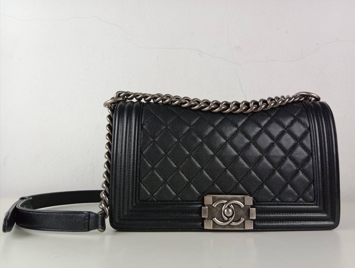 Chanel boy 10" Caviar RHW holo25 Very good condition FULLSET