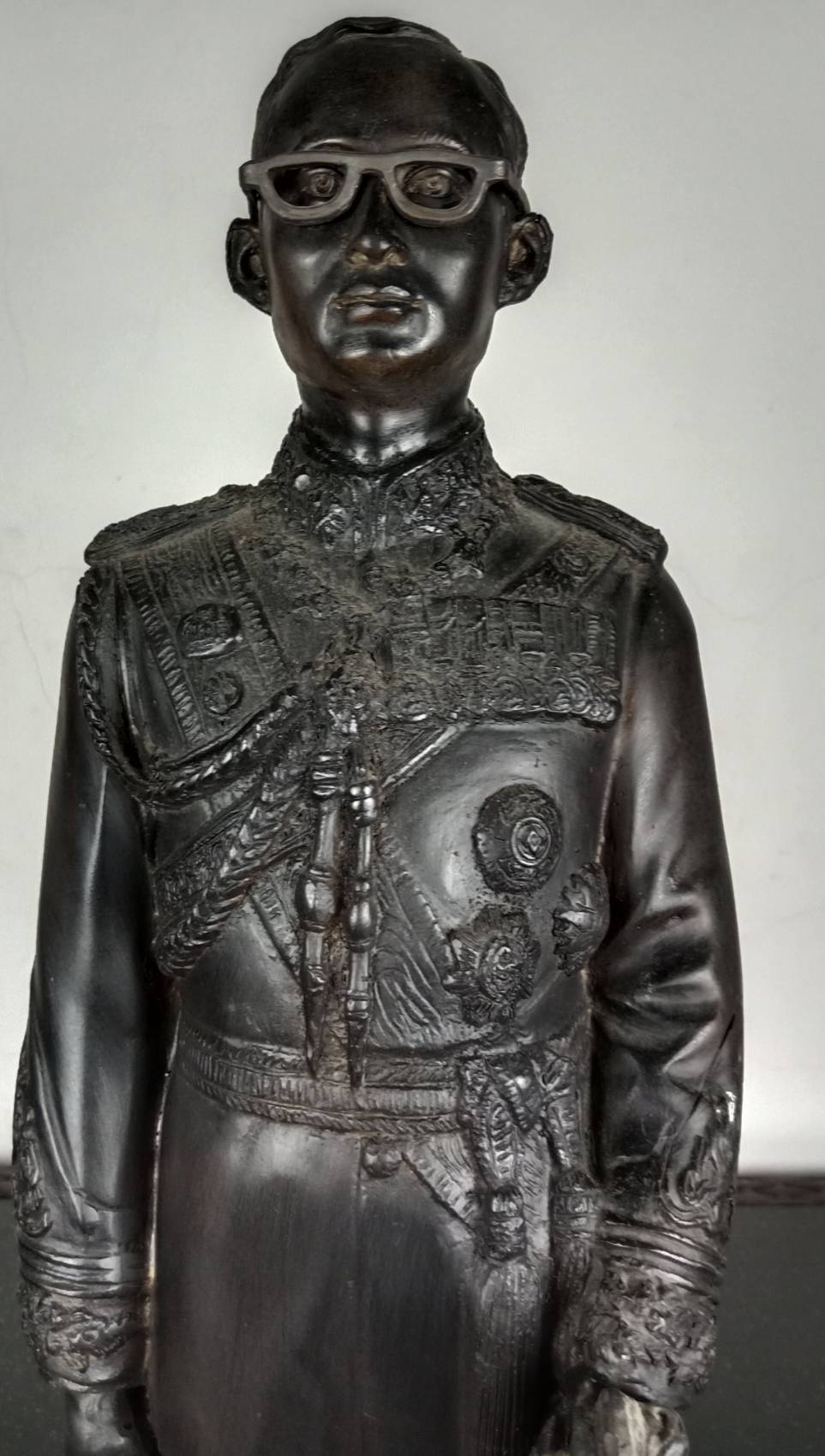 36.พระบรมรูปหล่อโลหะในหลวงรัชกาลที่9 พระบาทสมเด็จพระปรมินทรมหาภูมิพลอดุลยเดช(รมดำ)