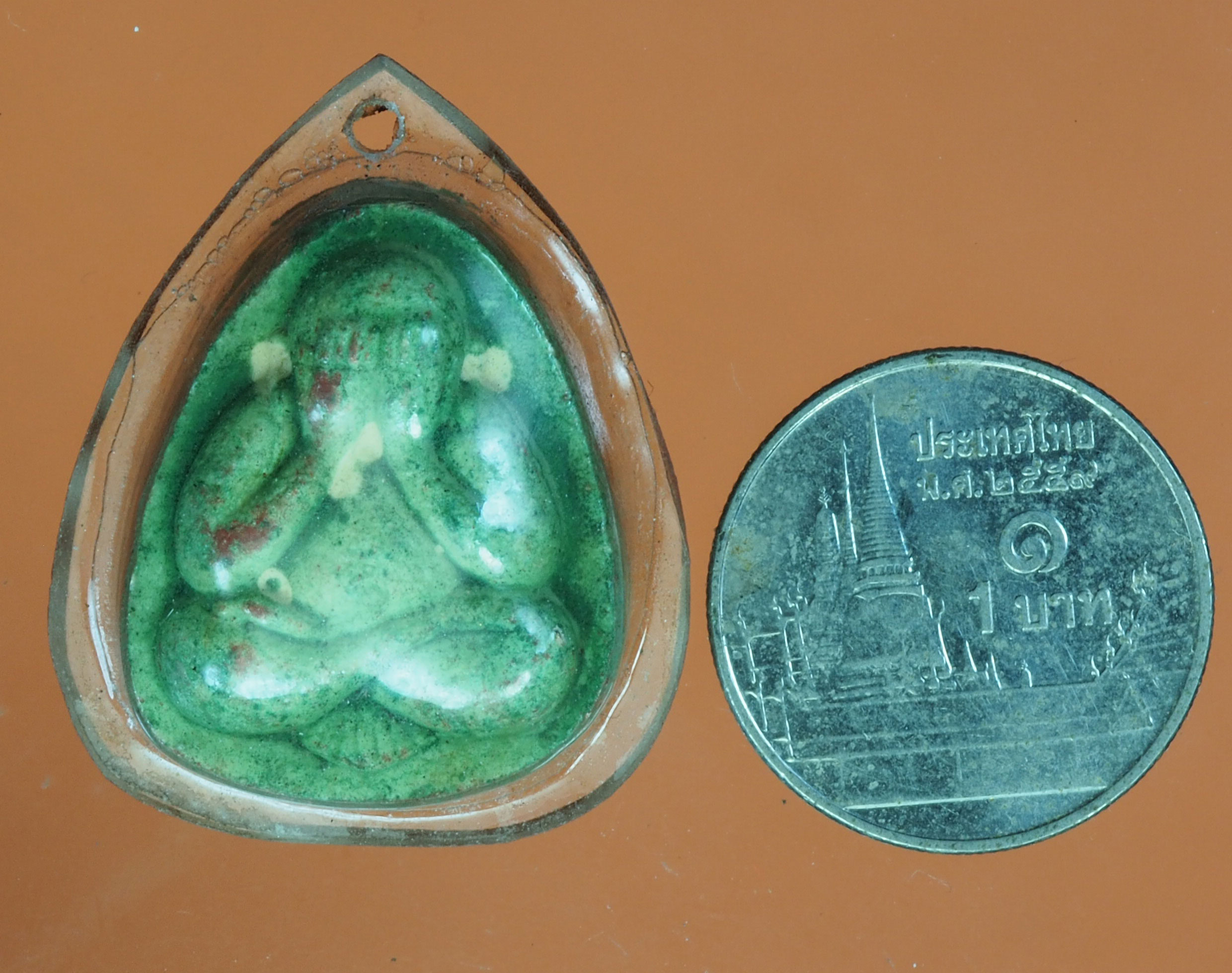 A148 พระปิดตาหลังยันต์ ไม่ทราบที่และปีสร้าง เลี่ยมพลาสติกเก่า 6