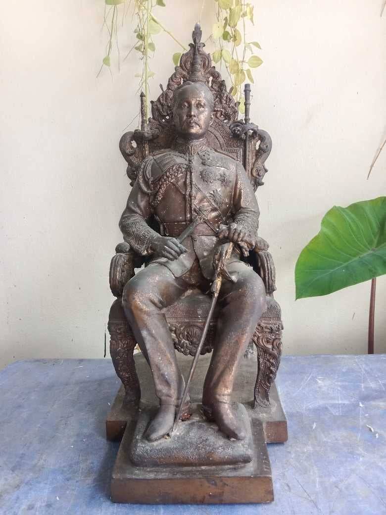 578.พระบรมรูปหล่อในหลวงรัชกาลที่ 5 พระบาทสมเด็จพระปรมินทรมหาจุฬาลงกรณ์ พระจุลจอมเกล้าเจ้าอยู่หัว ทรงประทับนั่งบัลลังก์