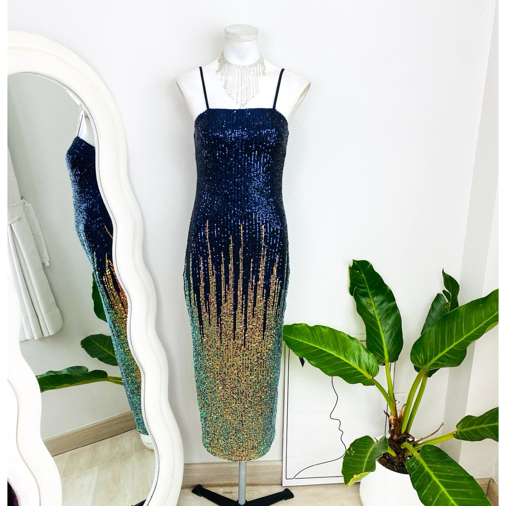 ไซด์ S แบรนด์ แท้100% 🌸Maxi dress เดรสยาว สายเดี่ยว งานเกล็ดวิบวับ ไล่เฉดสี ทรงเข้ารูป เดรสออกงาน ชุดปาร์ตี้