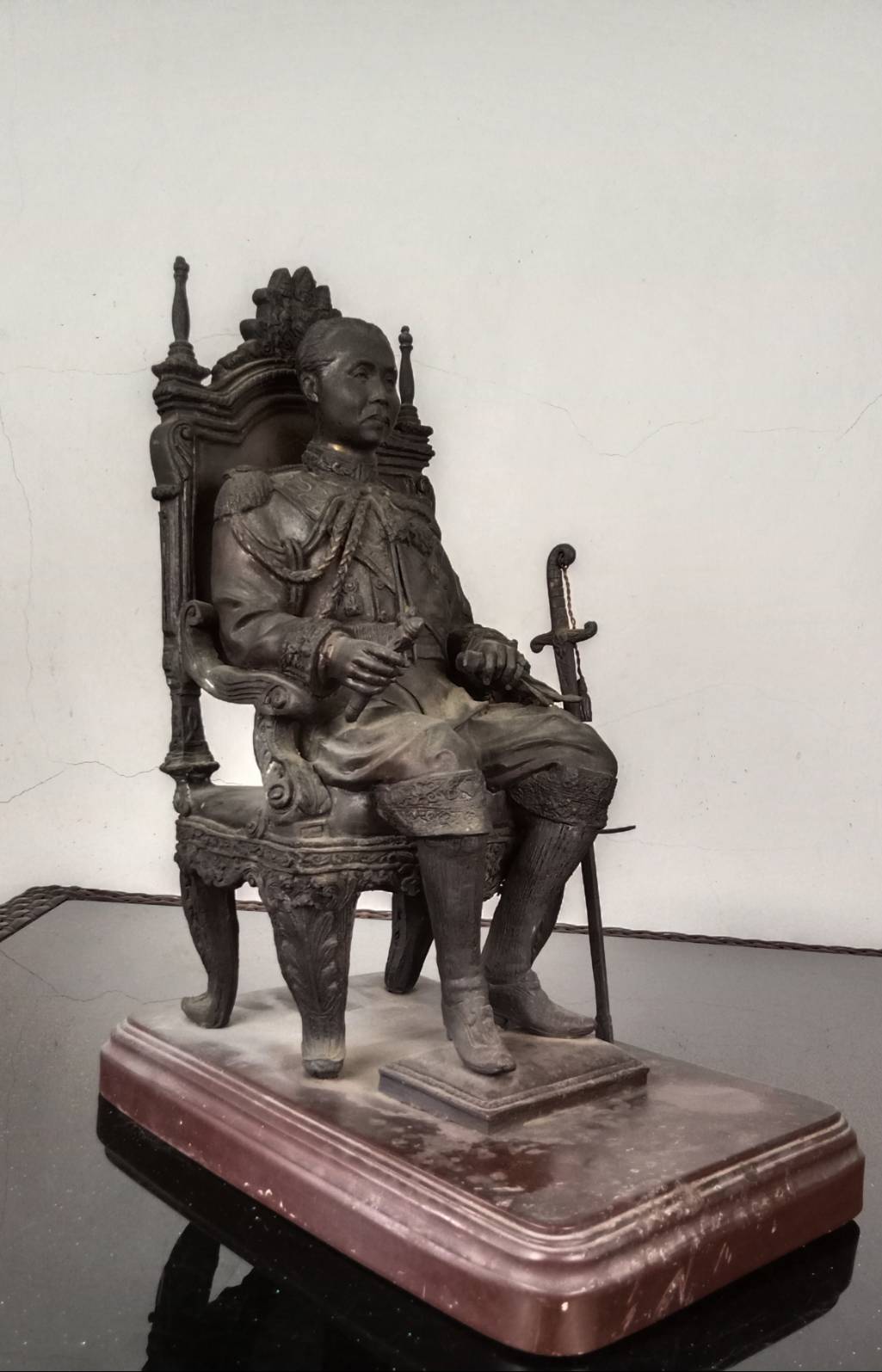 486.พระบรมรูปหล่อในหลวงรัชกาลที่5 พระบาทสมเด็จพระปรมินทรมหาจุฬาลงกรณ์ พระจุลจอมเกล้าเจ้าอยู่หัว ทรงประทับนั่งบัลลังก์(องค์ใหญ่)