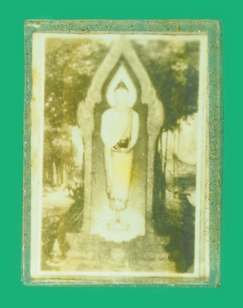 A5342 รูปถ่ายอัดกระจก ในหลวงเก้ารัชกาล หลังพระประจำวัน เก่าไม่ทราบที่ 3