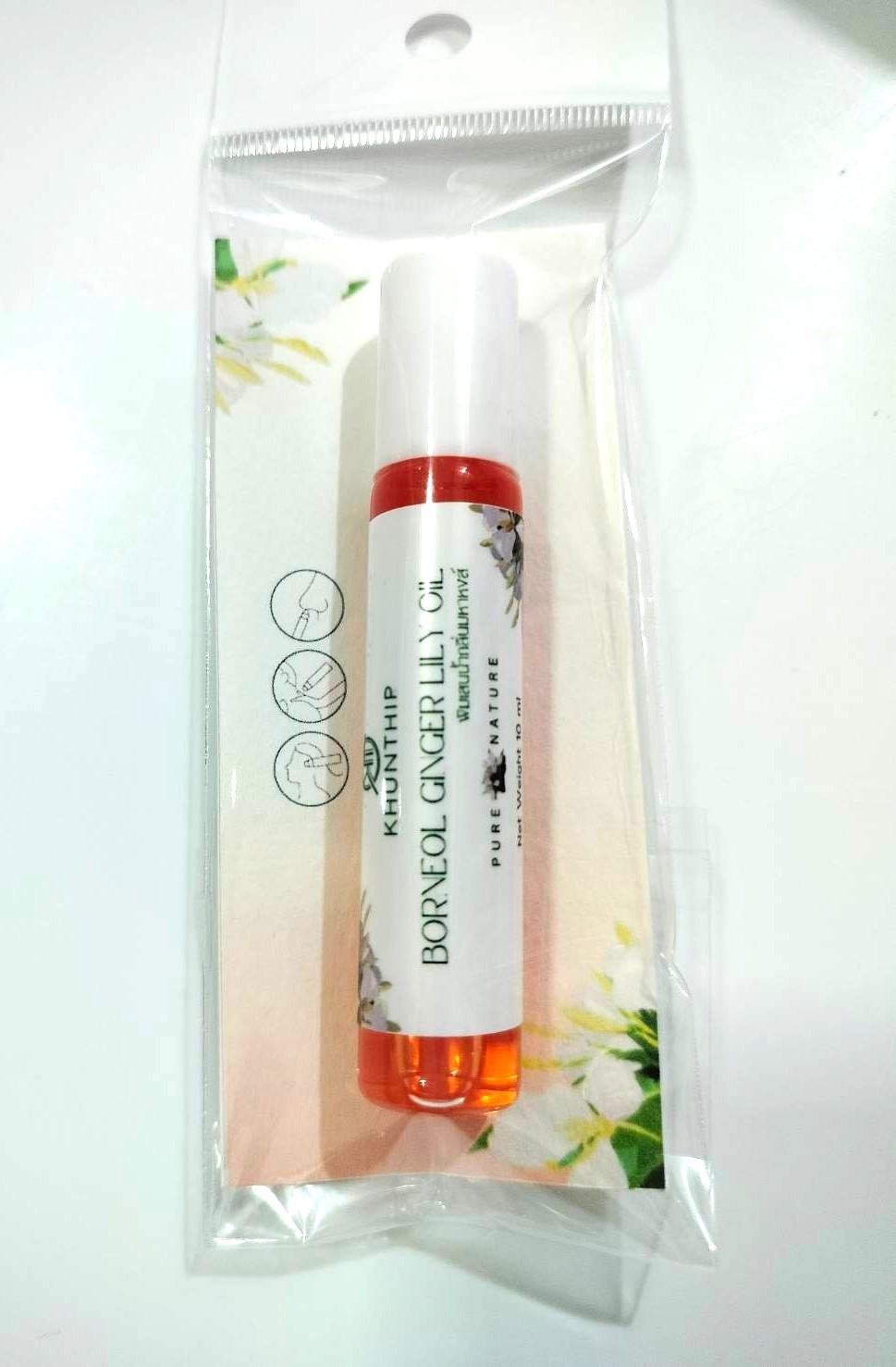 พิมเสนแท้ชนิดน้ำ กลิ่นมหาหงส์ คุณทิพย์ 10 มล. (Khunthip Ginger Lily Camphor Borneol 10ml) ในรูปแบบโรลออน