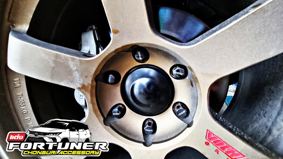 ฝาครอบดุมล้อ 4x4 โตโยต้า ฟอร์จูนเนอร์