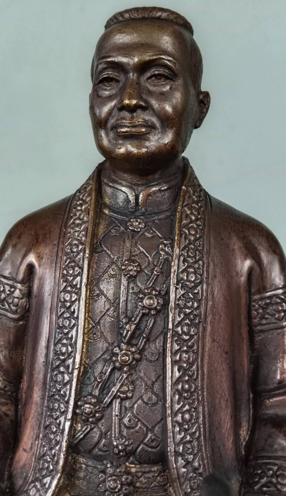 564.พระบรมรูปหล่อในหลวงรัชกาลที่ 3 พระบาทสมเด็จพระปรมาธิวรเสรฐมหาเจษฎาบดินทรฯ พระนั่งเกล้าเจ้าอยู่หัว ทรงประทับบนพระที่นั่งราชยานพุดตานทอง