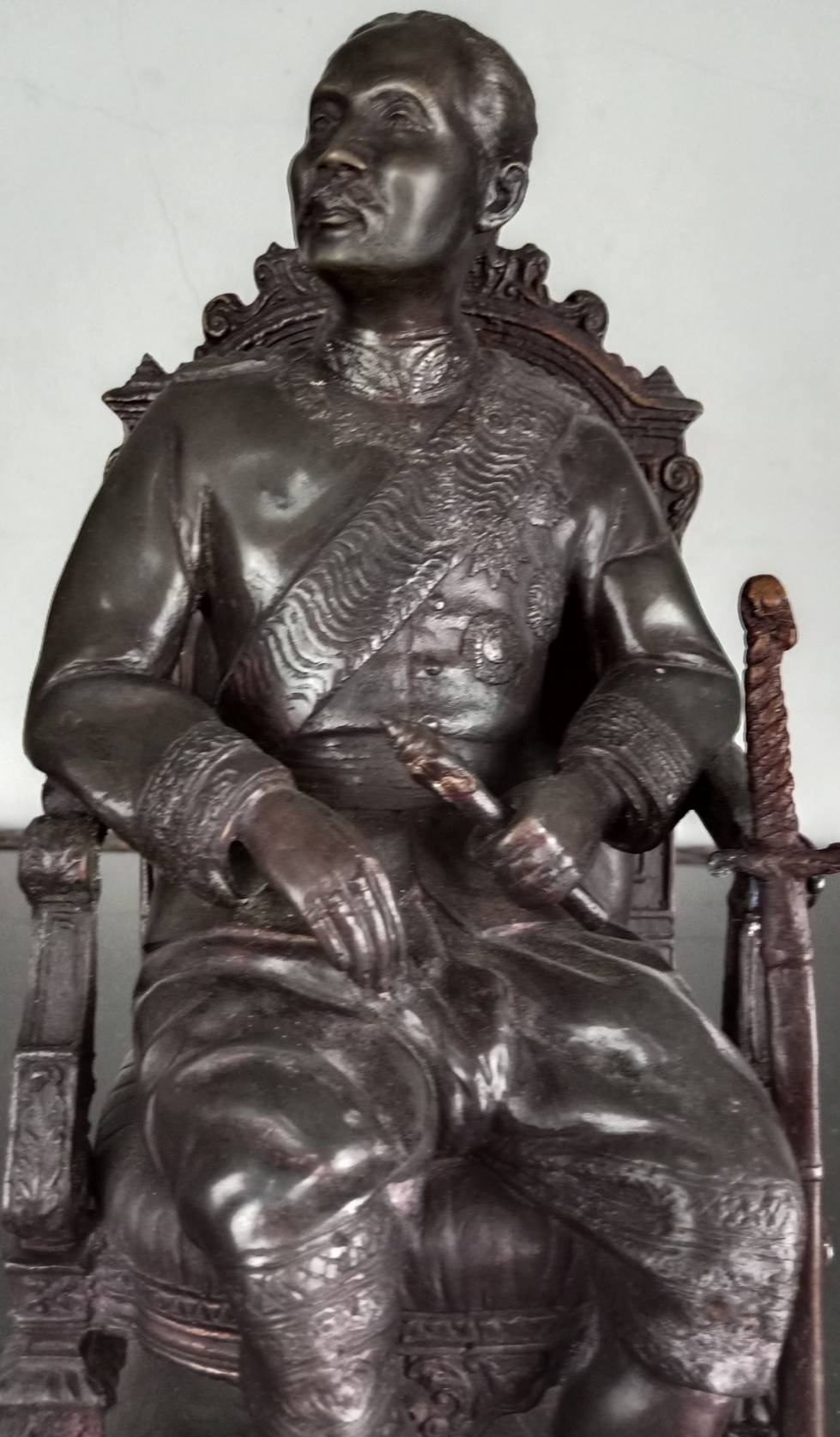 348.พระบรมรูปหล่อในหลวงรัชกาลที่5 พระบาทสมเด็จพระปรมินทรมหาจุฬาลงกรณ์ พระจุลจอมเกล้าเจ้าอยู่หัว ทรงประทับนั่งบัลลังก์