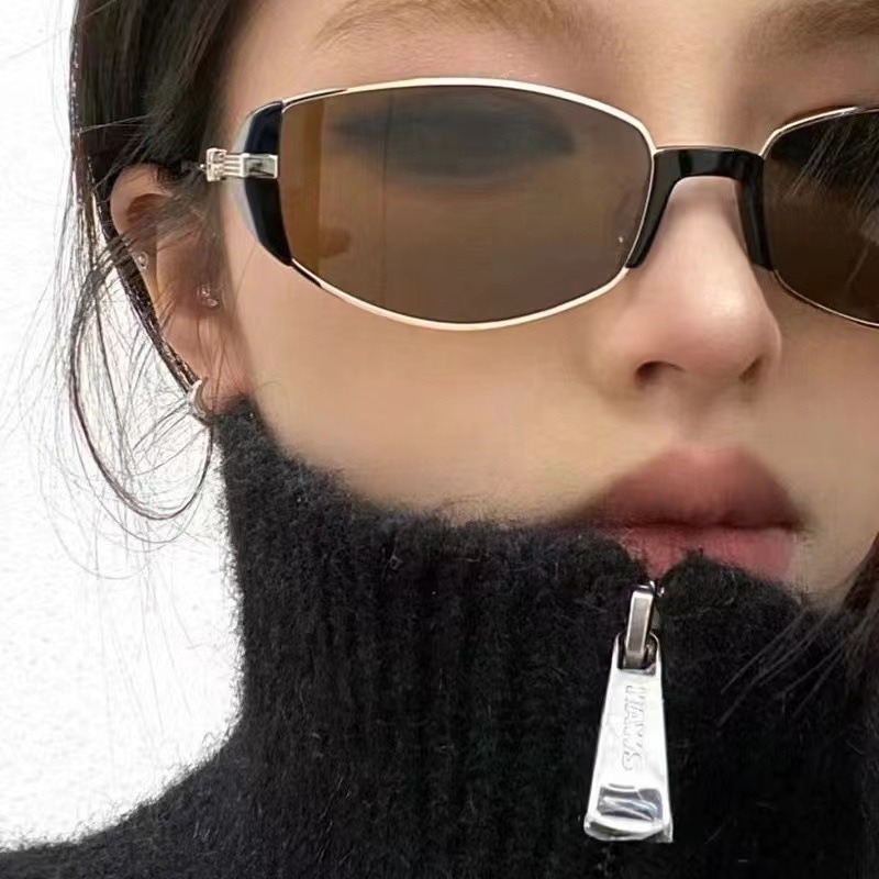 แว่นดำ ทรงรี กรอบโลหะ สุดเก๋ สินค้าพร้อมส่ง