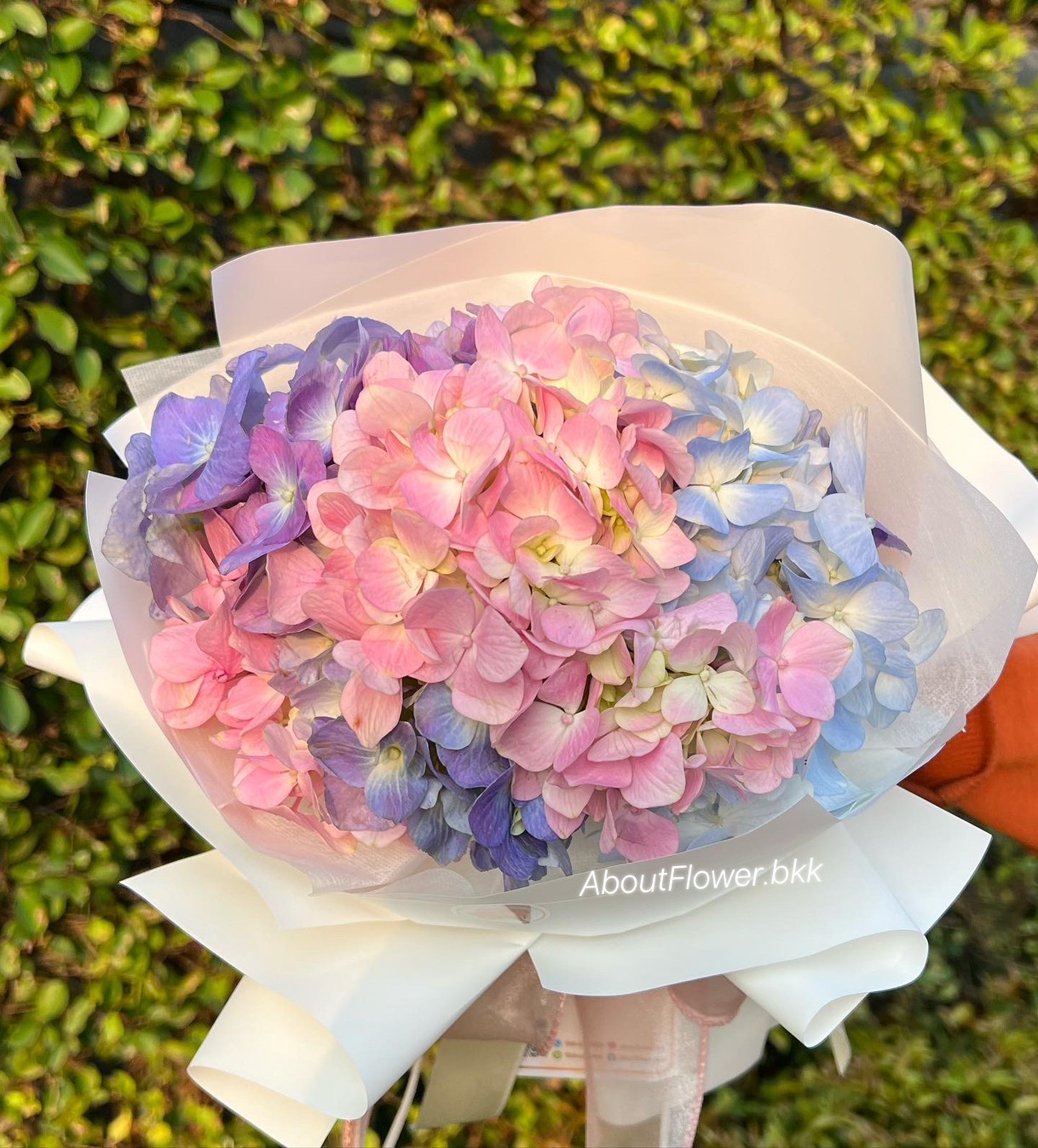 Mini Bouquet ช่อดอกไฮเดรนเยีย 3 สี โทนม่วง-ชมพู-ฟ้า พร้อมตกแต่ง สามารถเปลี่ยนสีได้