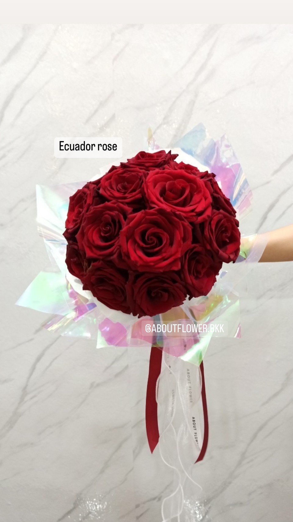 Large Bouquet Ecuador Rose ช่อดอกกุหลาบเอกวาดอร์ สีแดง นำเข้า คัด Size จำนวน 15 ดอก ช่อกลม พร้อมตกแต่ง สามารถเปลี่ยนสีได้